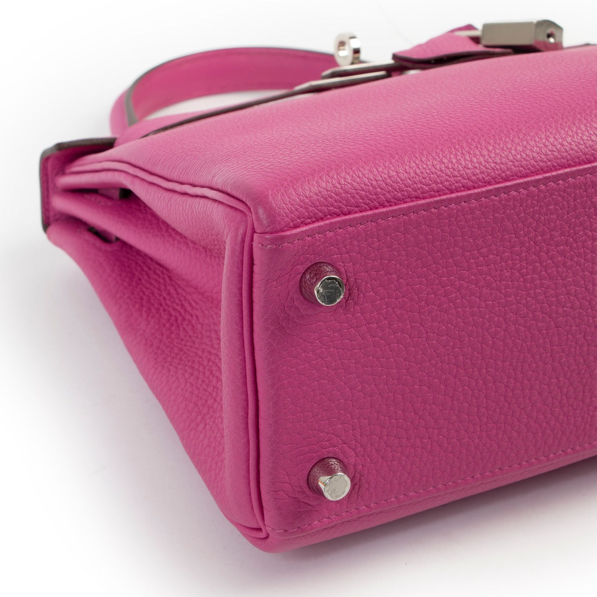 Buy a 100% authentic second hand Hermès Magnolia Togo Kelly 25 Retourne in pristine condition at Labellov