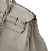 Hermès Birkin 40cm Gris Perle Clemence Taurillon PHW nu te koop bij labellov.com