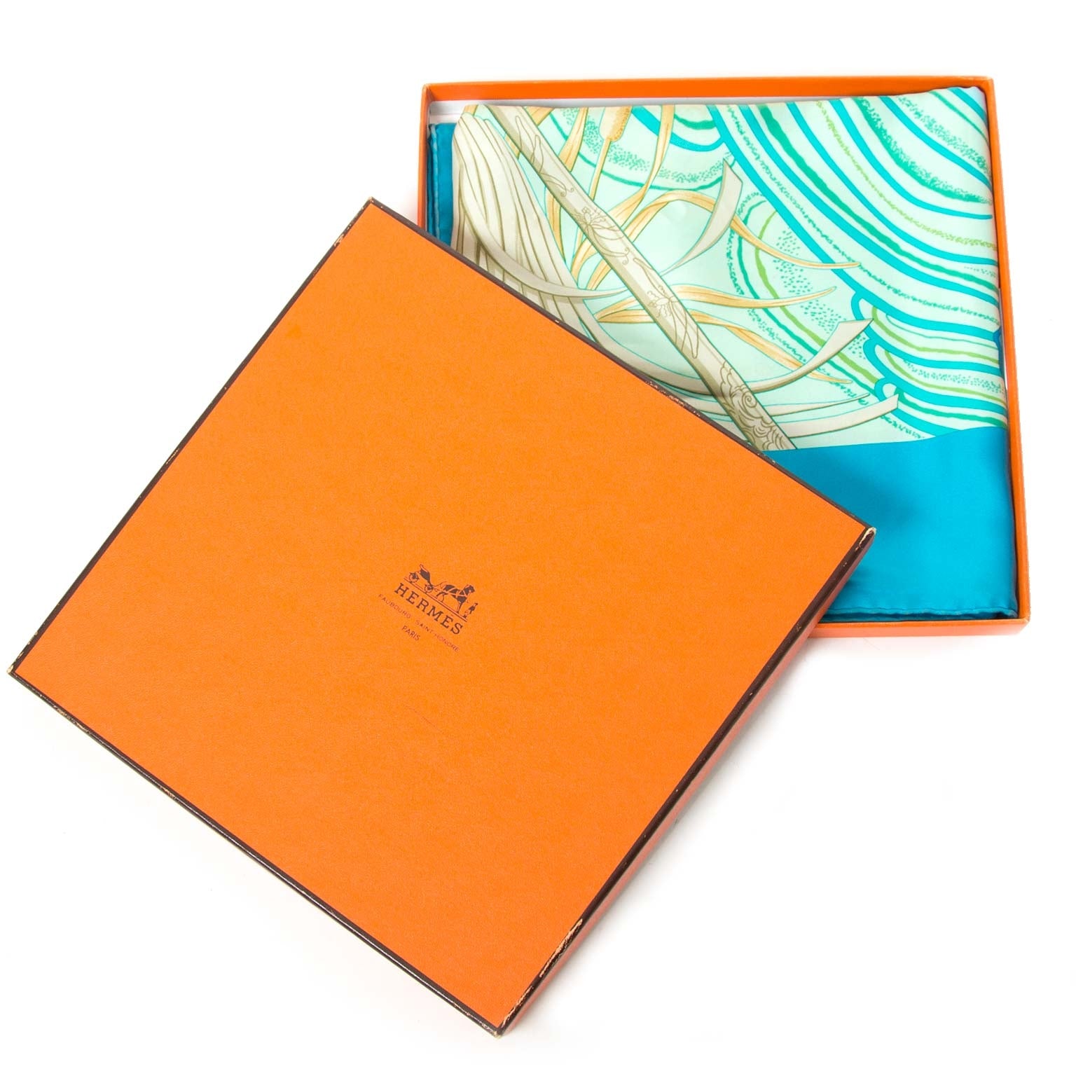 achetez Hermès Carré Silk Scarf 'A Contre-Courant' chez labellov pour le meilleur prix