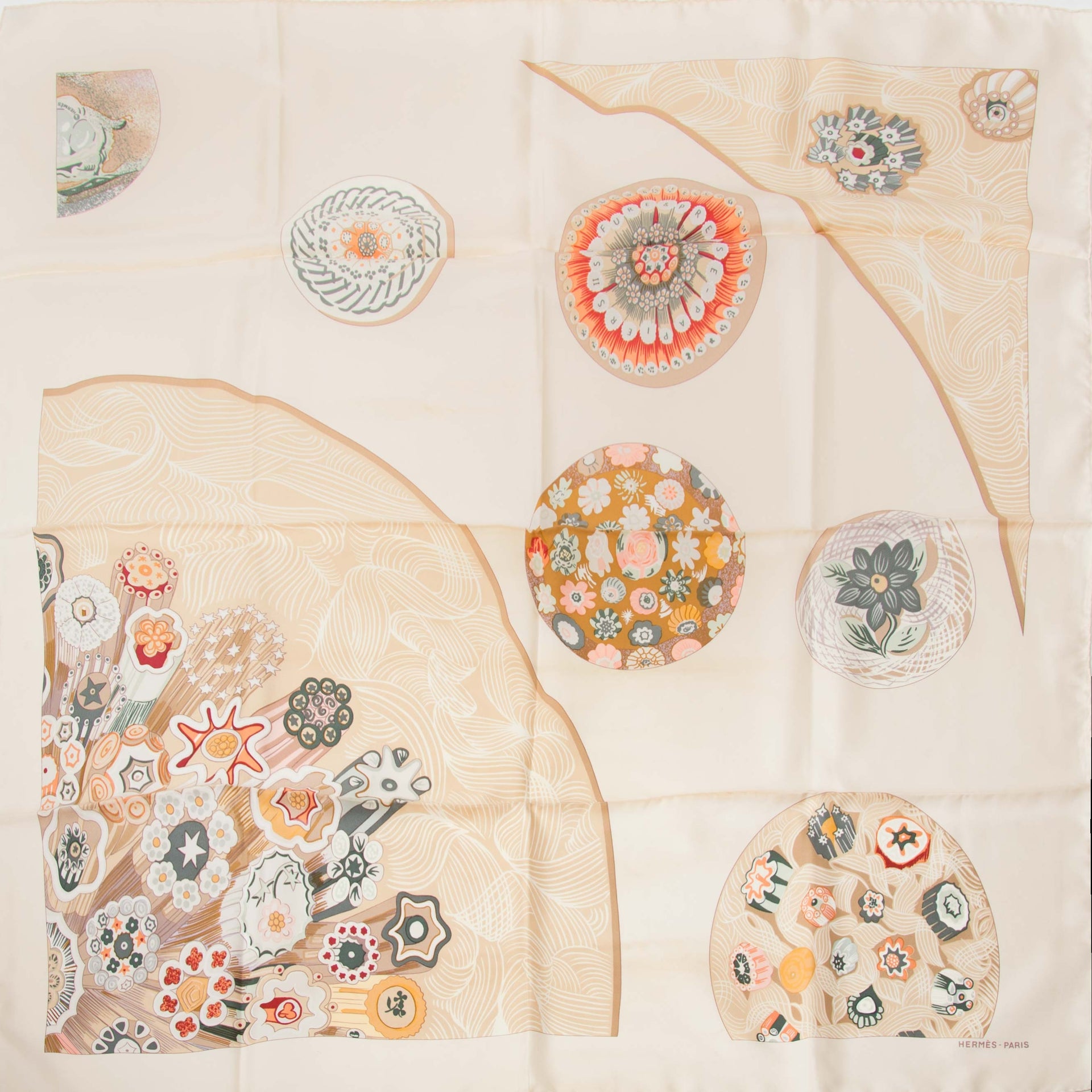 achetez Hermès Carre Silk Scarf ' Sulfure & Presse - Papiers' chez labellov