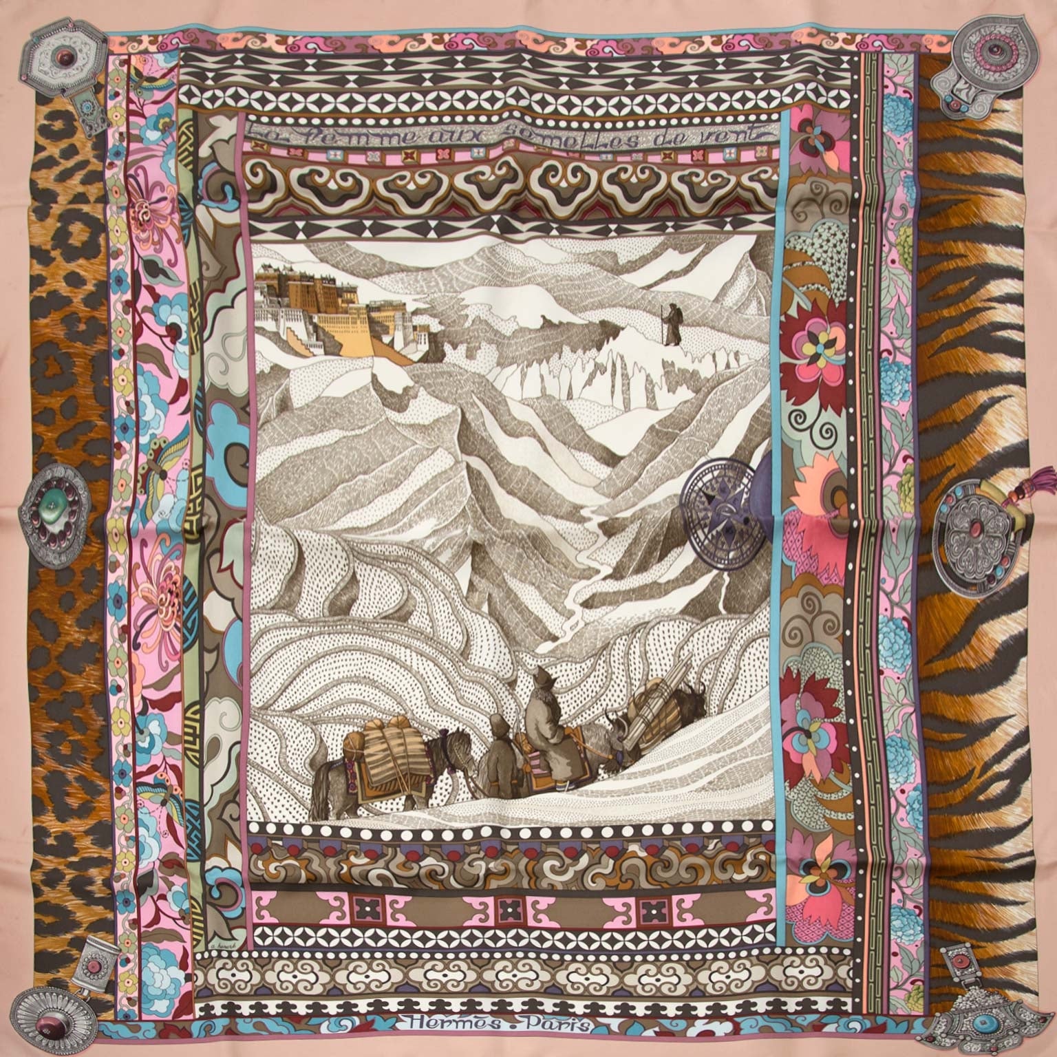 Koop authentieke Hermès sjaals nu online bij Labellov vintage fashion webshop