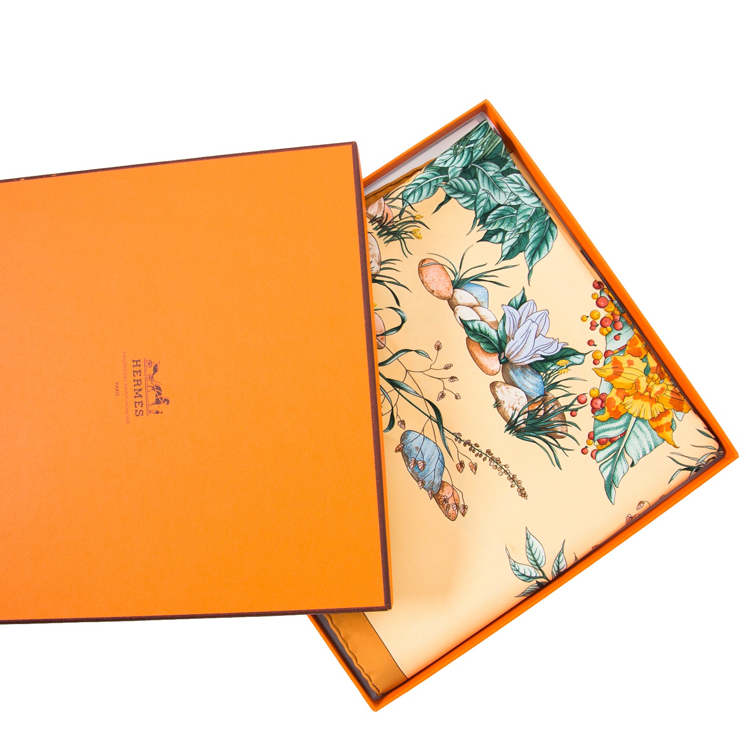 Buy and sell your designer handbags and accessories online at labellov.com Hermes carre silk foulard pythagore