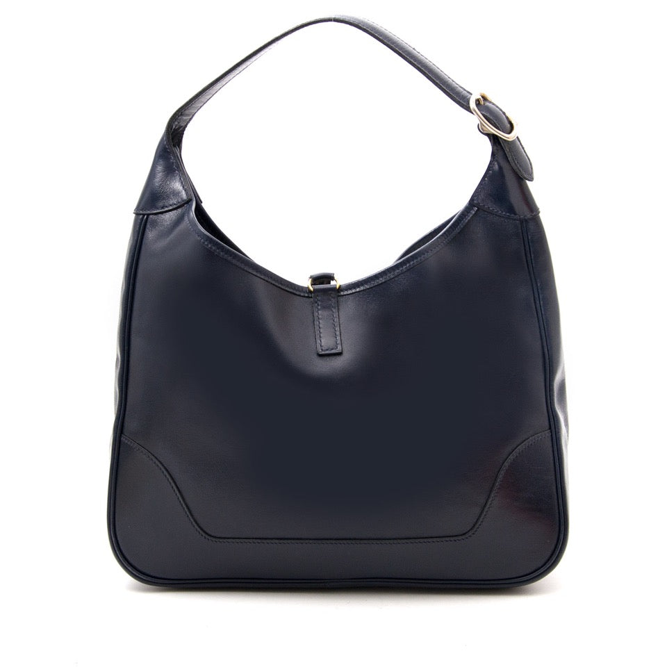 Vintage Hermès chamonix trim hobo bag for the best price at Labellov webshop. Safe and secure online shopping with 100% authenticity. Vintage Hermès chamonix trim hobo bag pour le meilleur prix.