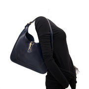 Vintage Hermès chamonix trim hobo bag for the best price at Labellov webshop. Safe and secure online shopping with 100% authenticity. Vintage Hermès chamonix trim hobo bag pour le meilleur prix.