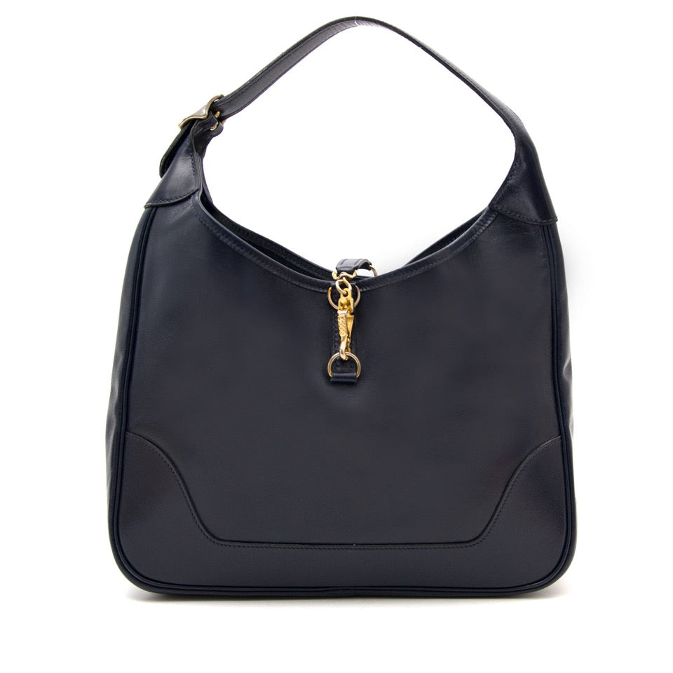 Vintage Hermès chamonix trim hobo bag for the best price at Labellov webshop. Safe and secure online shopping with 100% authenticity. Vintage Hermès chamonix trim hobo bag pour le meilleur prix.