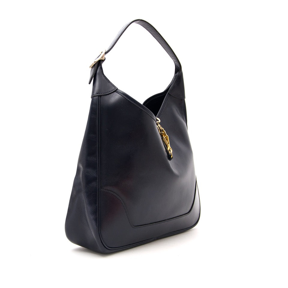 Vintage Hermès chamonix trim hobo bag for the best price at Labellov webshop. Safe and secure online shopping with 100% authenticity. Vintage Hermès chamonix trim hobo bag pour le meilleur prix.