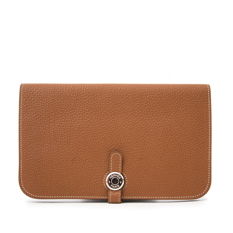 Buy and sell your preloved designer wallets for the best rates online at Labellov luxury