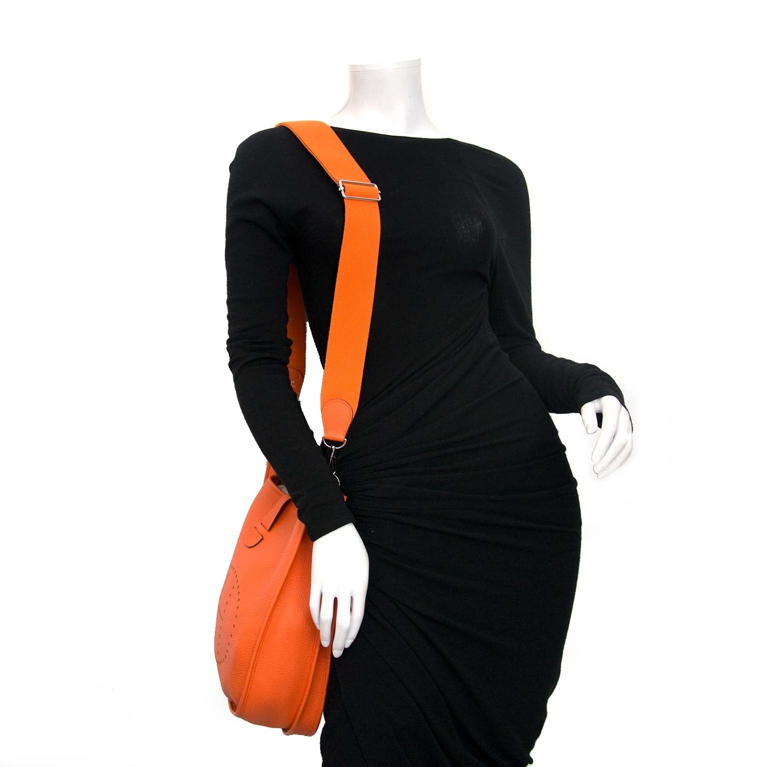 koop veiilg online tegen de beste prijs Hermes Evelyne III Feu Taurillon Clemence Shoulder Bag