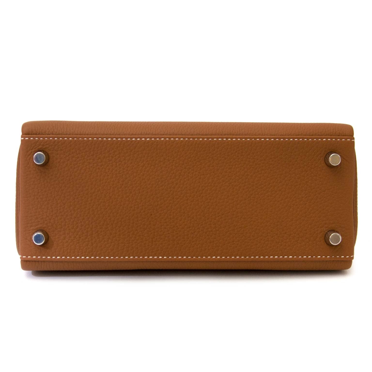 labellov.com, the best website to buy all your designer bags for the best price