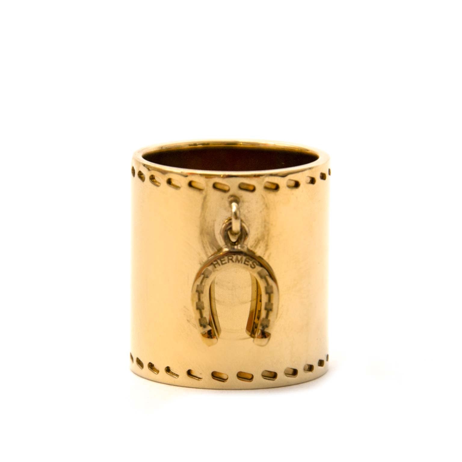 Buy authentic Hermes scarf ring at Labellov. Safe online shopping. Koop authentieke sjaal ring van Hermes op Labellov. Veilig online shoppen. Achetez un authentic anneau d'écharpe d'Hermes chez Labellov. Achats en ligne en toute securité.
