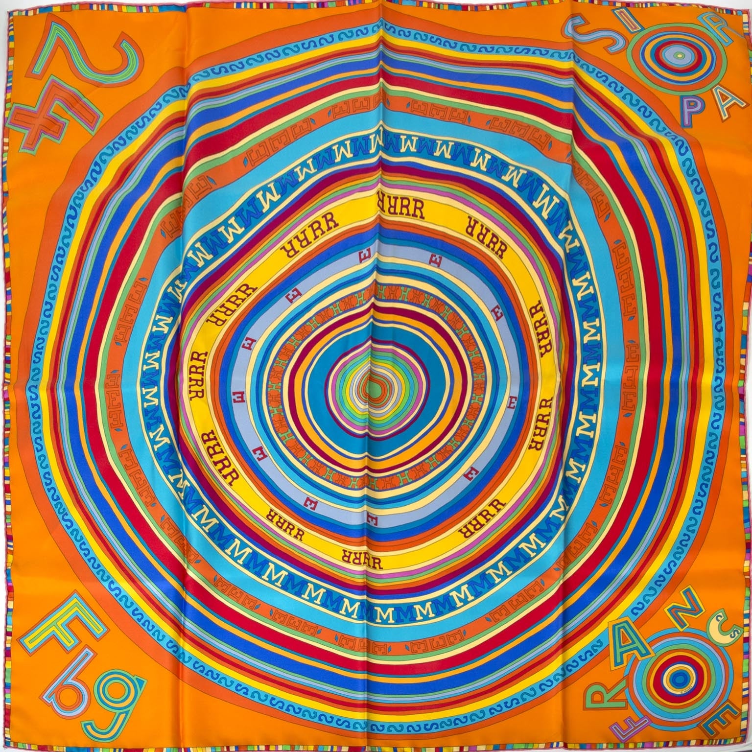 Koop en verkoop uw authentieke Hermès Carré Silk Scarf '24 FBG'
