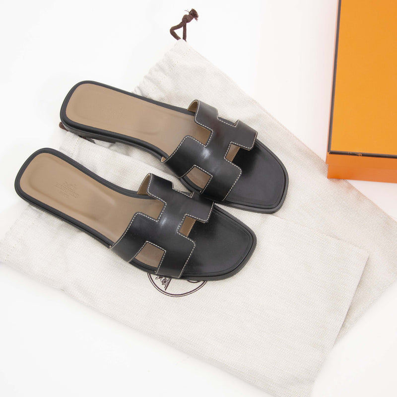 acheter en ligne seconde main Hermes Black Oran Boxcalf Sandale - size 41