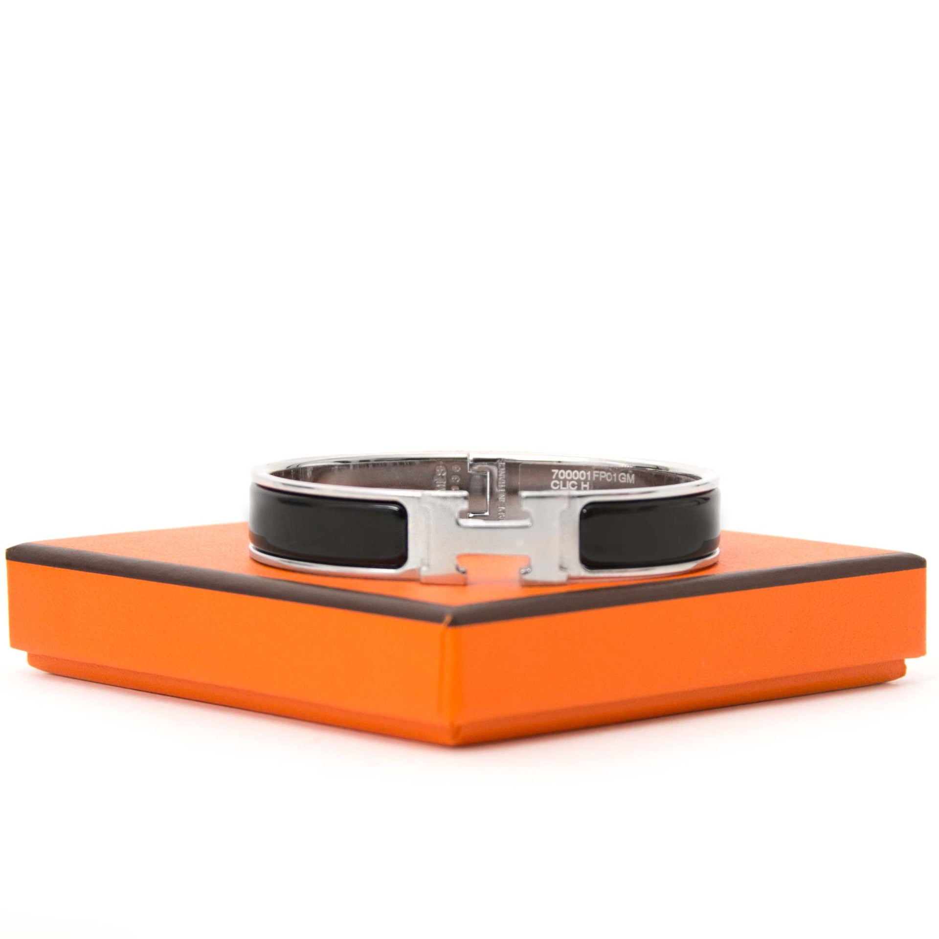 koop veilig online aan de beste prijs jou tweedehands Never Used Hermes Black H Bracelet