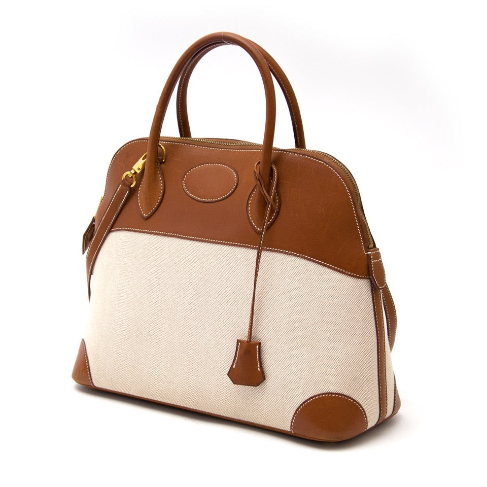 Vintage Hermès Bolide Canvas bag for the best price at Labellov webshop. Safe and secure online shopping with 100% authenticity. Vintage Hermès Bolide Canvas bag pour le meilleur prix.