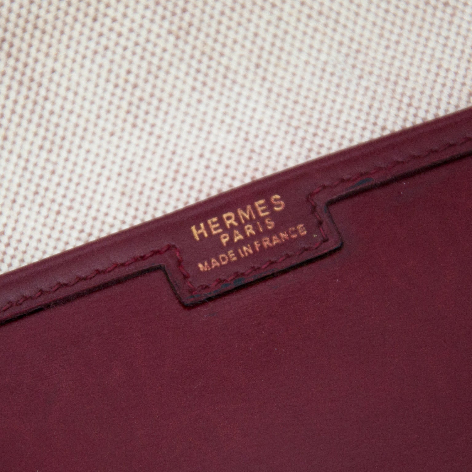 Acheter secur en ligne votre clutch Hermes Jige en cuir bordeaux pour le meilleur prix