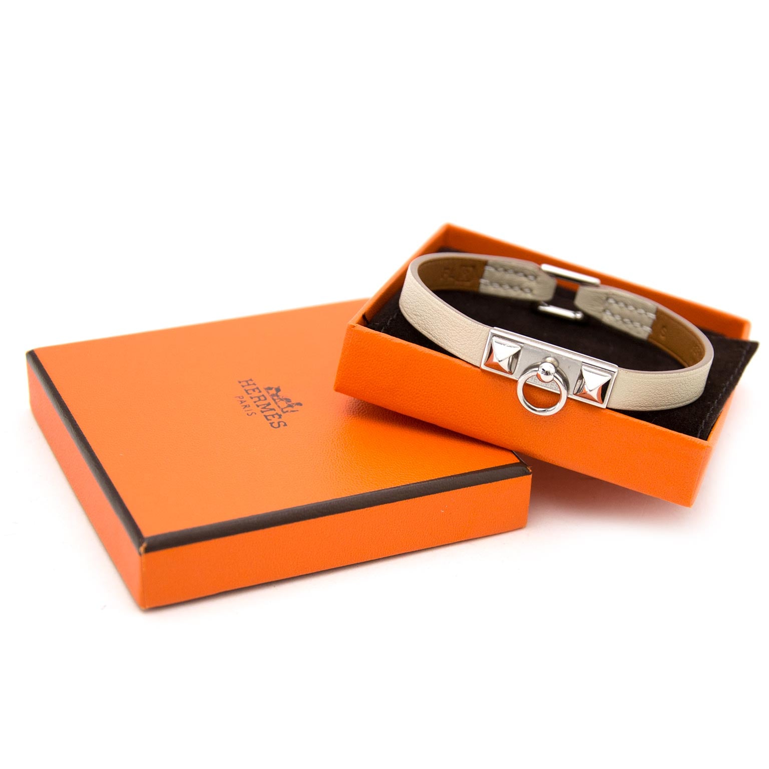 Koop en verkoop uw handtassen en accessoires op labellov.com tegen de beste prijs Hermes micro rivale bracelet