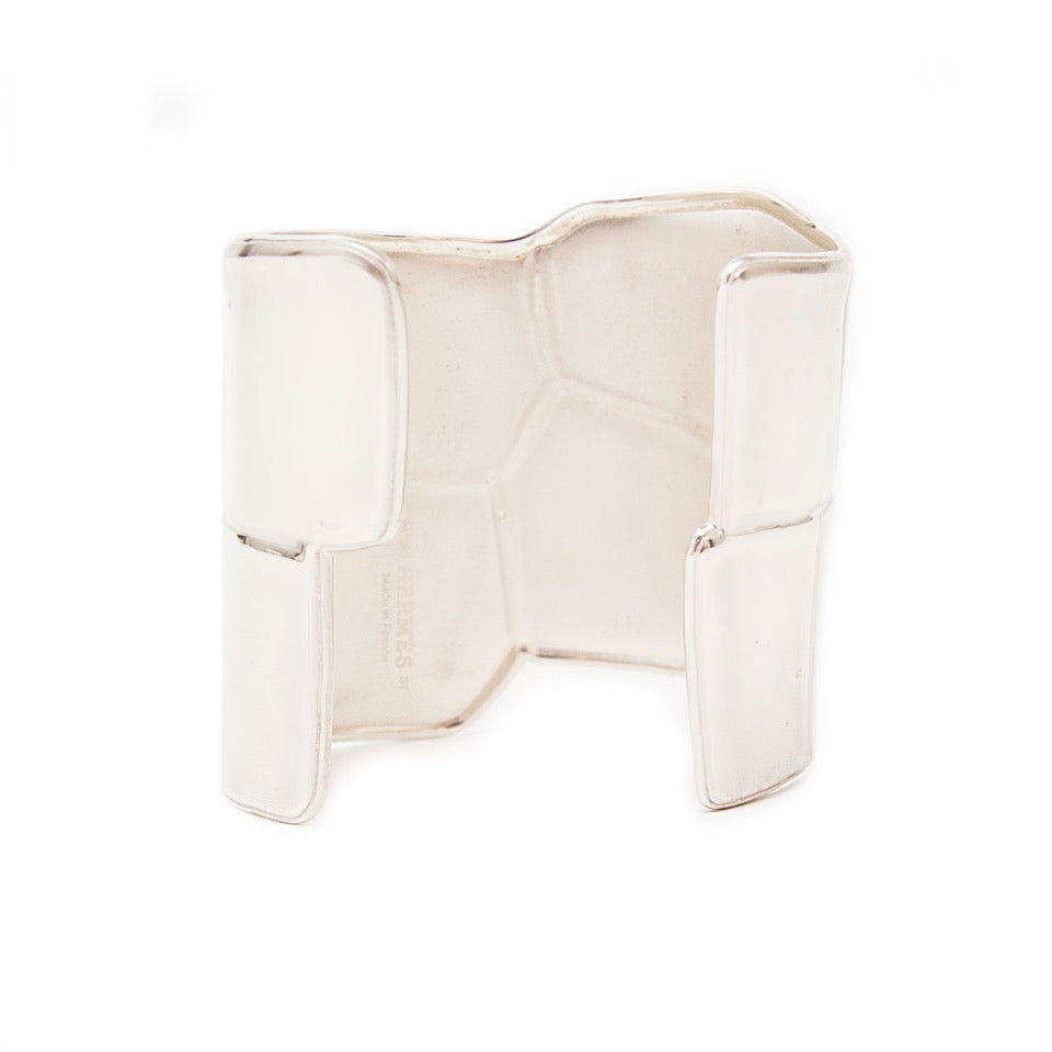 koop veilig online aan de beste prijs net als nieuw Hermès Silver Croco Embossed Cuff