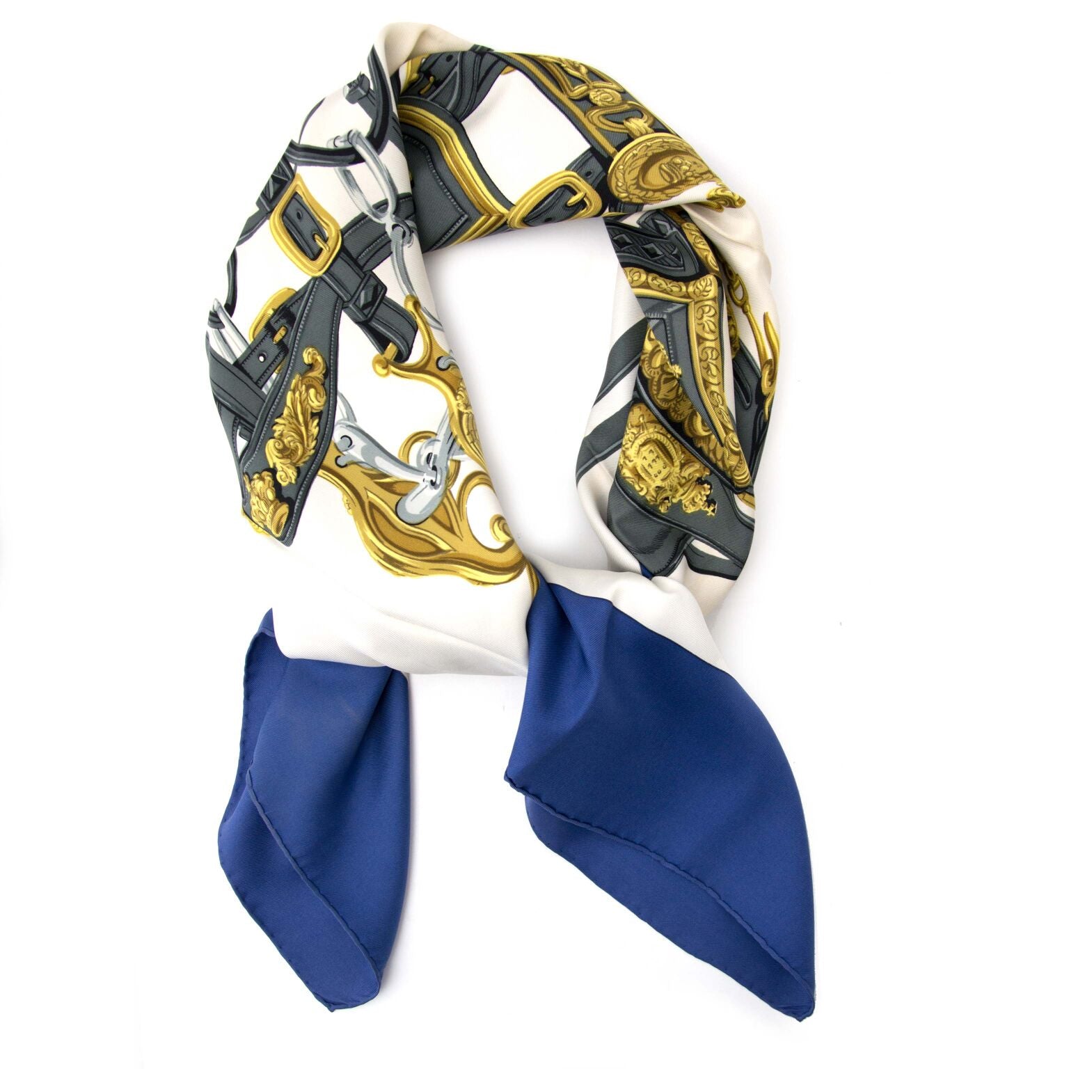 Hermès carré for sale on labellov.com