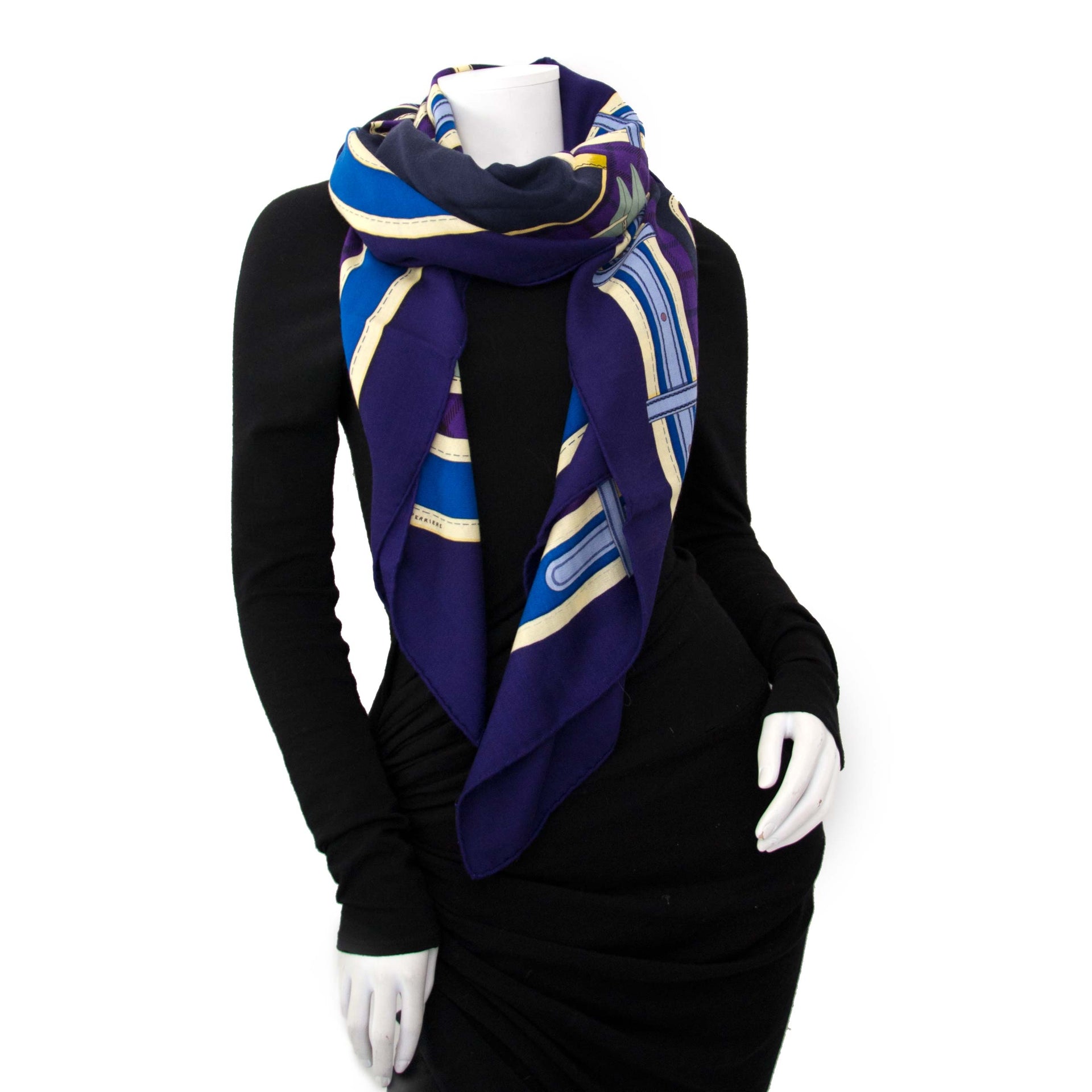 acheter en ligne pour le meilleur prix Never used Hermès Cashmere 'Camail's'.