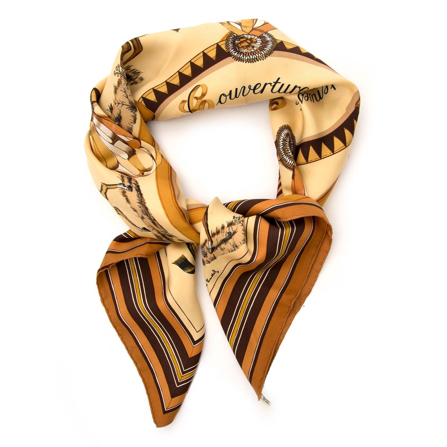 Buy authentic secondhand hermes scarf at Labellov. Safe online shopping. Koop authentieke tweedehands hermes sjaal bij Labellov. Veilig online shoppen. Achetez un authentic écharpe Hermes chez Labellov. Achats en ligne en toute securité.