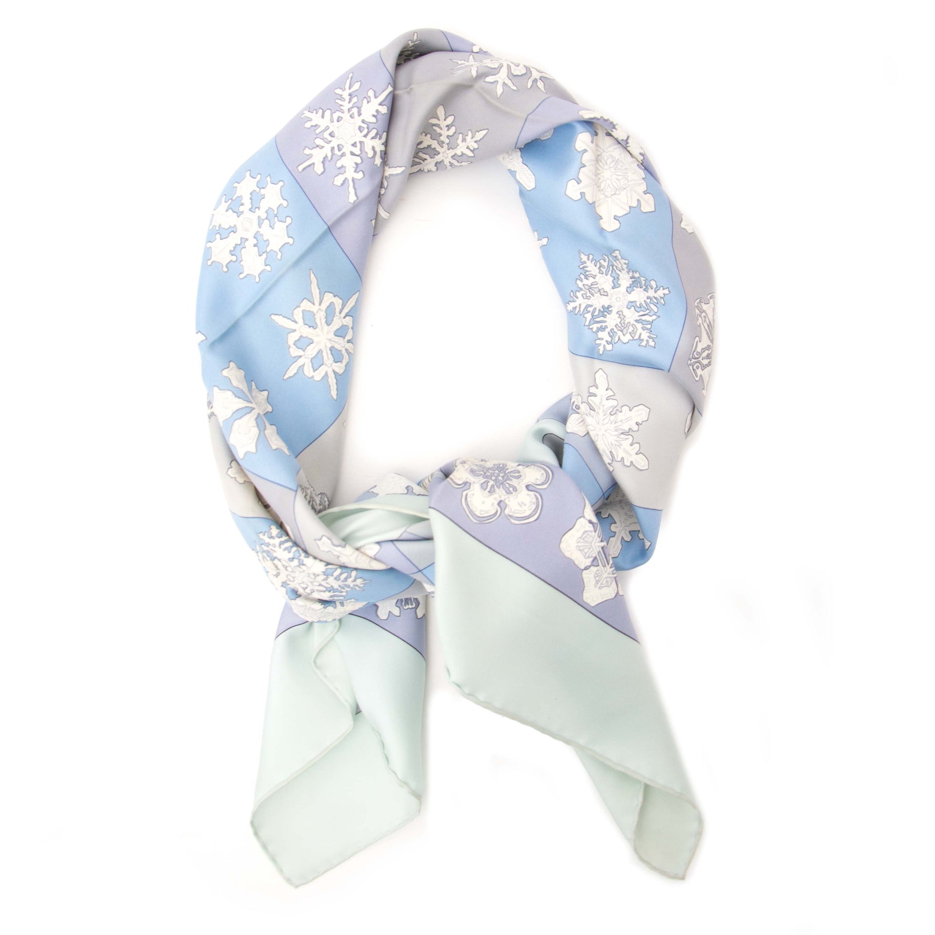 Buy now online your secondhand Hermès Silk Scarf Carré Feux de l'Hiver on labellov.com