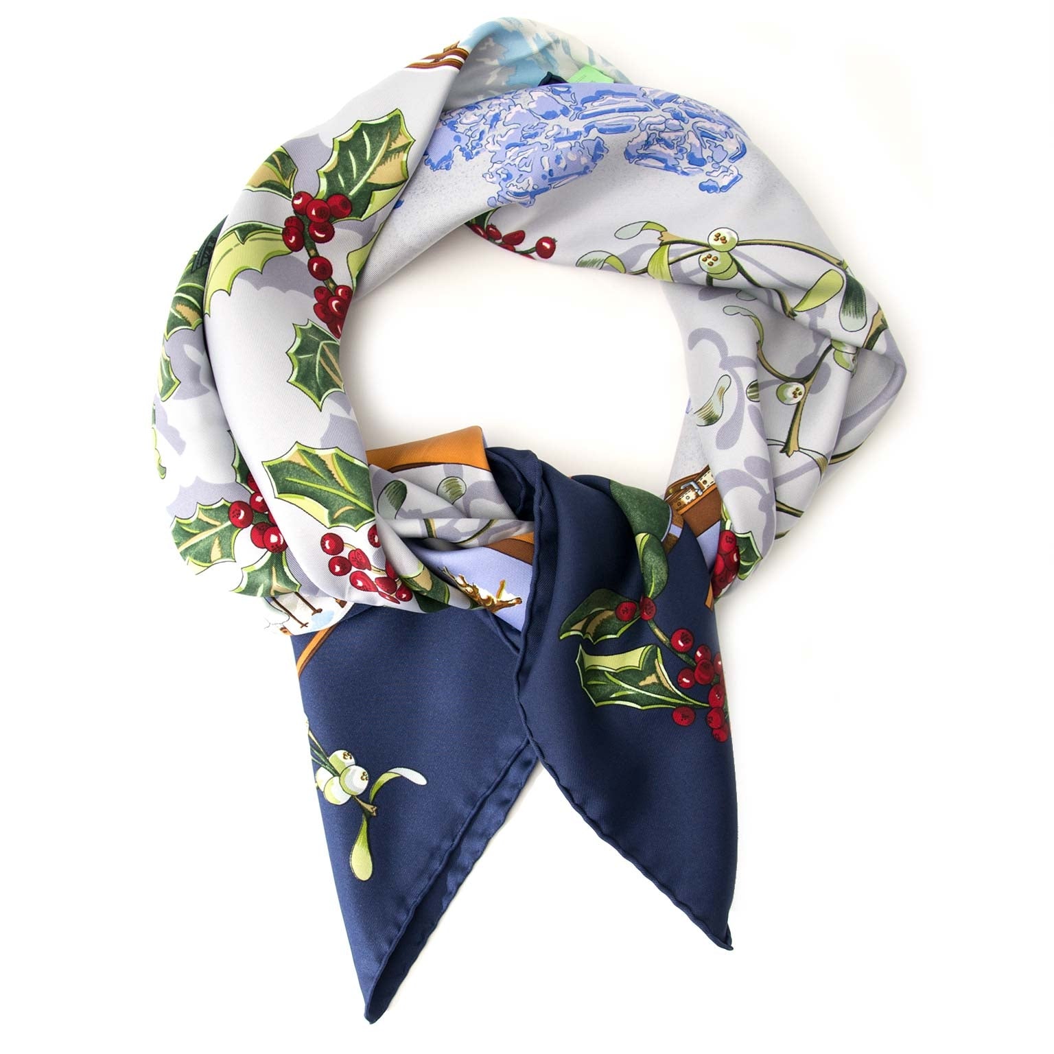 Hermès Paris Neige d'Antan Silk Carré Scarf Buy authentic designer Hermes secondhand silk scarves at Labellov at the best price. Safe and secure shopping. Koop tweedehands authentieke Hermes sjaals tassen bij designer webwinkel labellov.