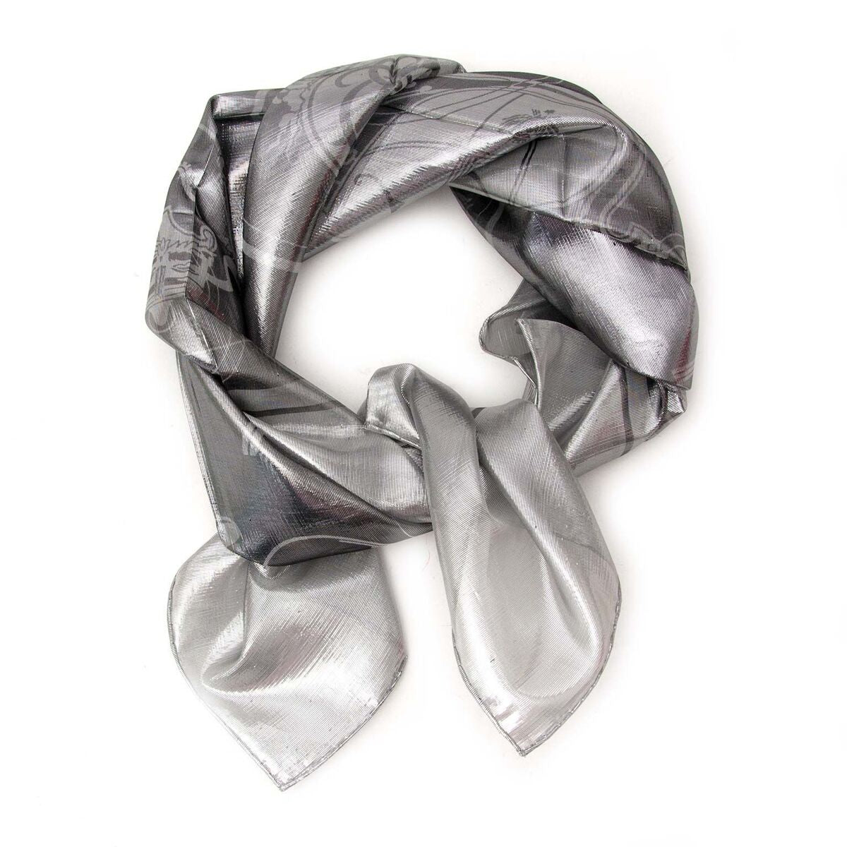 Buy an authentic secondhand Hermès carré in silver at the right price at LabelLOV vintage webshop. Safe and secure online shopping.