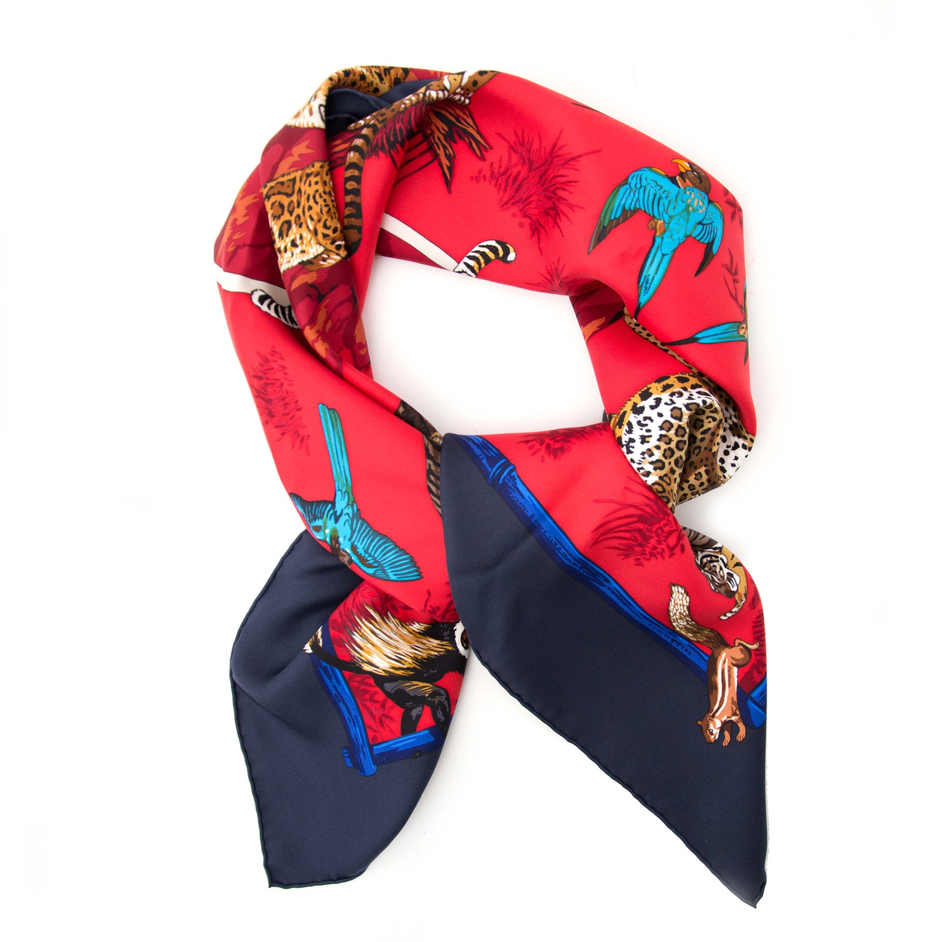 Are you looking for an authentic Hermes Carré Tendresse Féline?