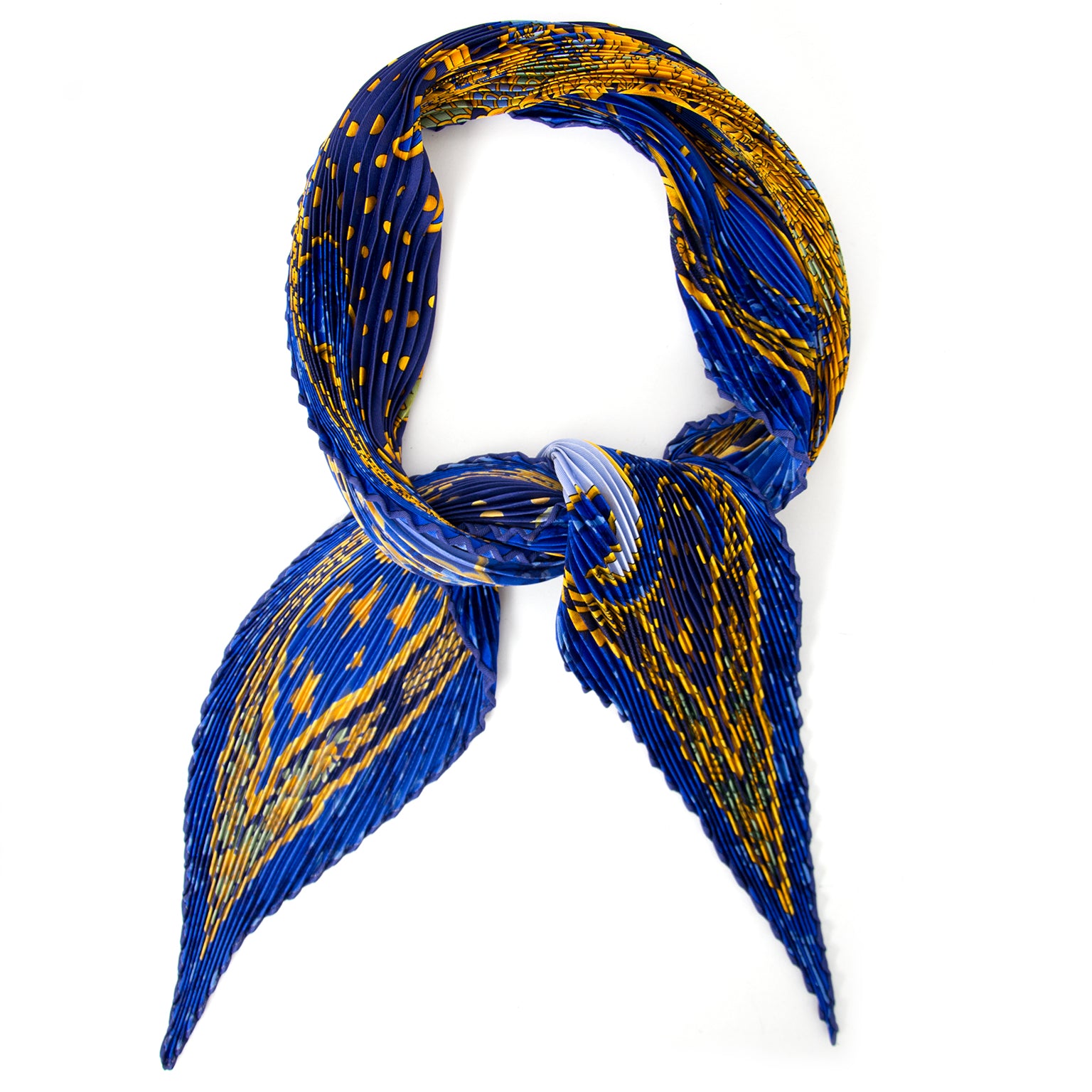 Hermès Carré Plisse Gloria Soli now online at labellov.com for the best price
