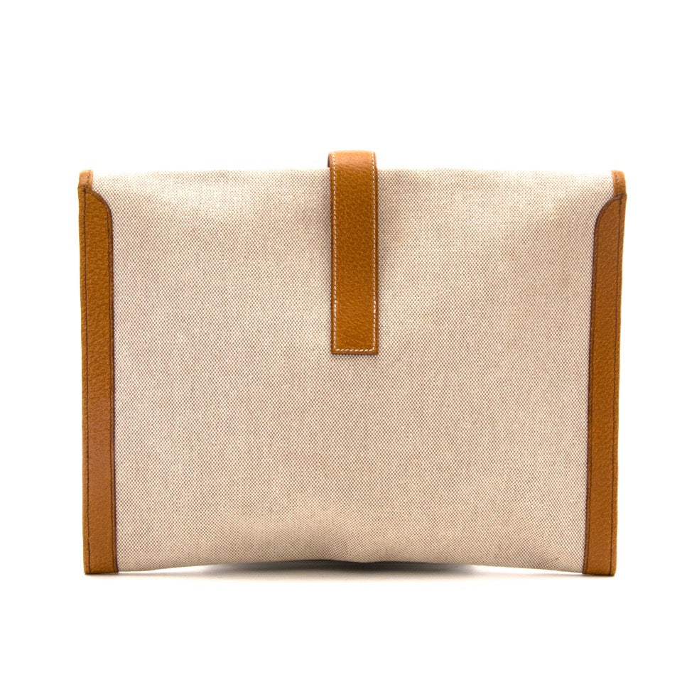 Koop authentieke Hermes canvas envelope jige clutch aan de beste prijs bij Labellov tweedehands vintage