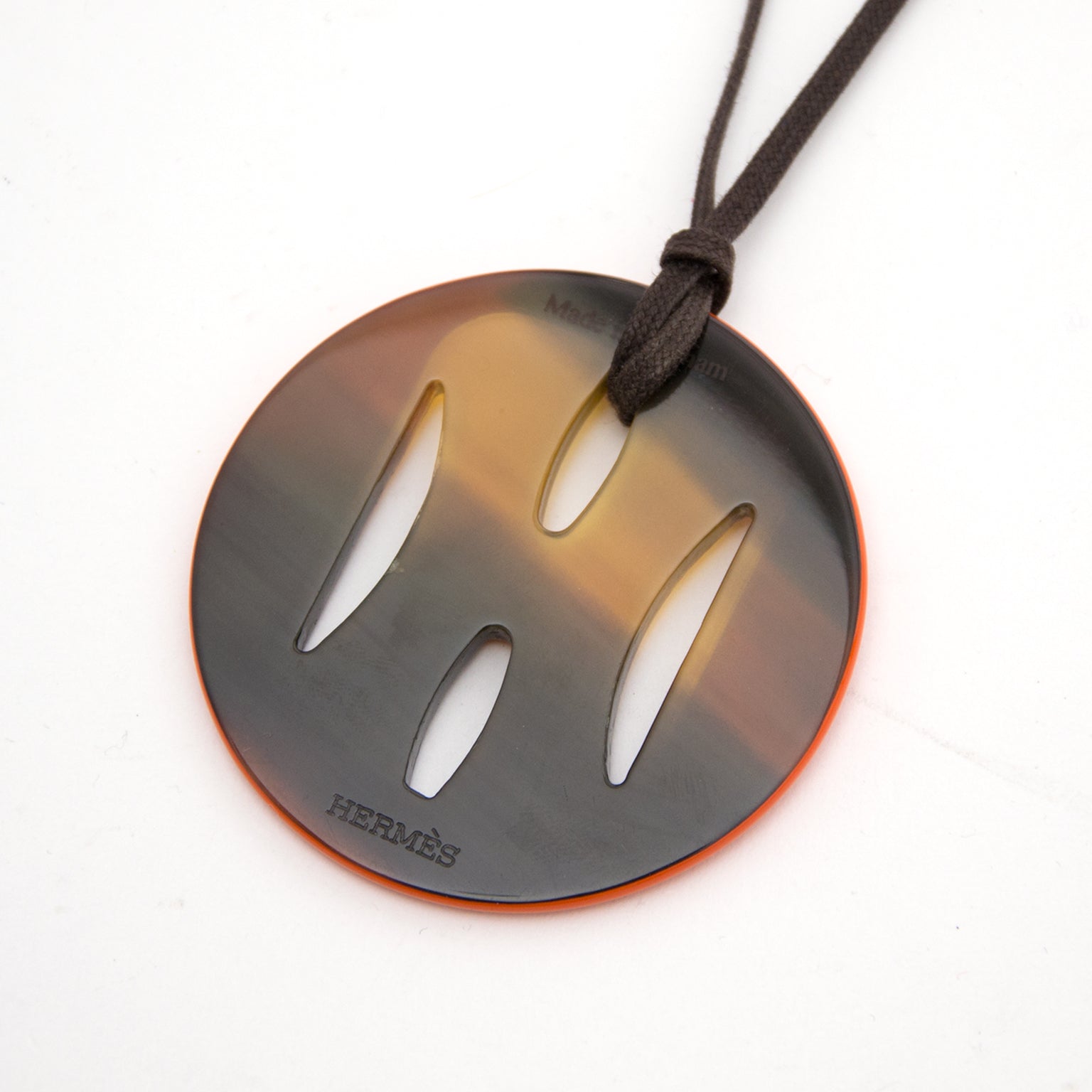 Hermès Buffalo Horn Cotton string Necklace acheter en ligne pour la meilleue prix