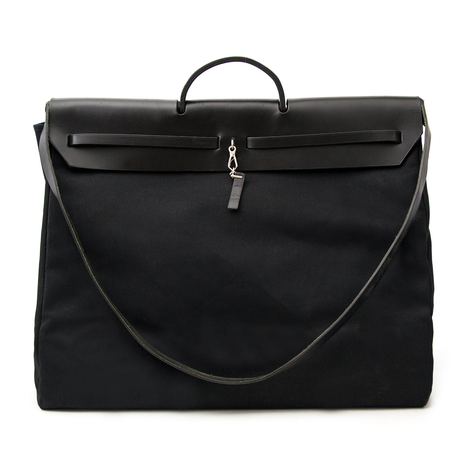 Koop nu veilig een echte Hermès herbag op www.labellov.com aan de beste prijs.