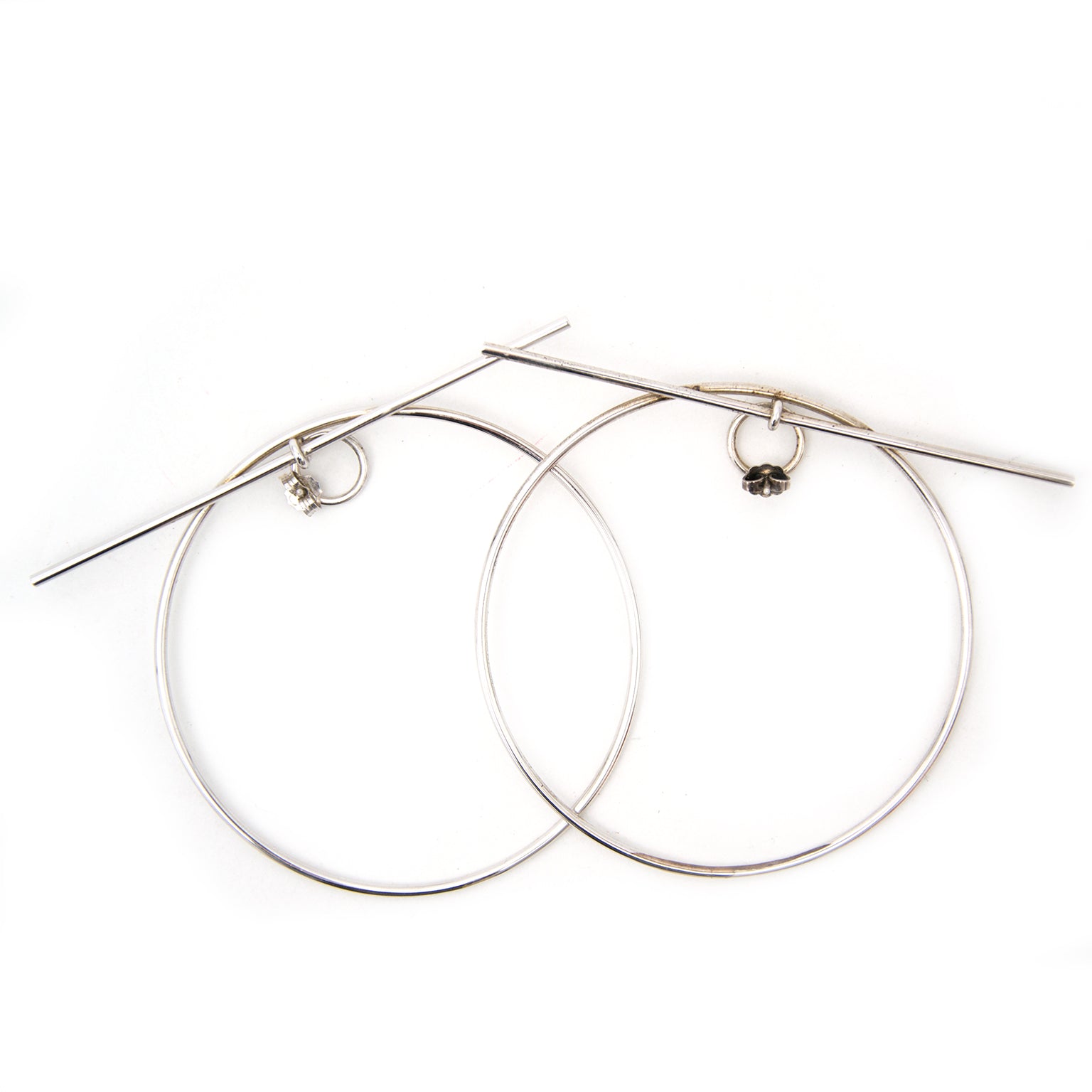 Koop uw authentieke Hermes Silver Loop oorringen en zilveren accessoires aan de beste prijs bij Labellov