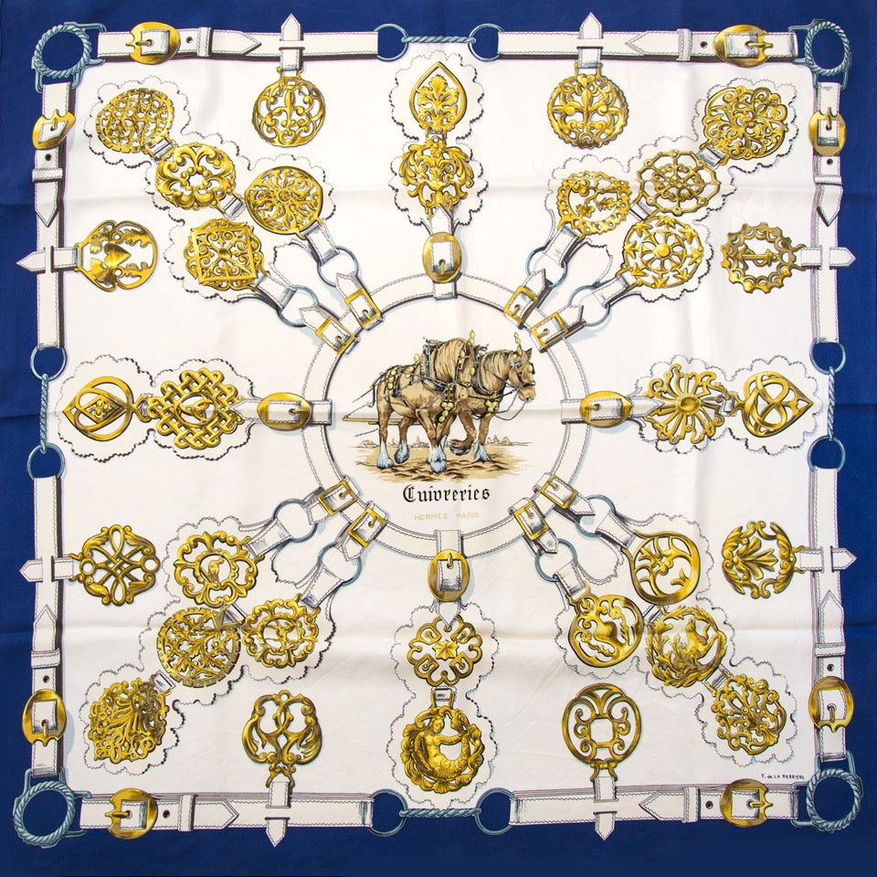 Vintage Hermès carré scarf for the best price at Labellov webshop. Safe and secure online shopping with 100% authenticity. Vintage Hermès carré foulards pour le meilleur prix.
