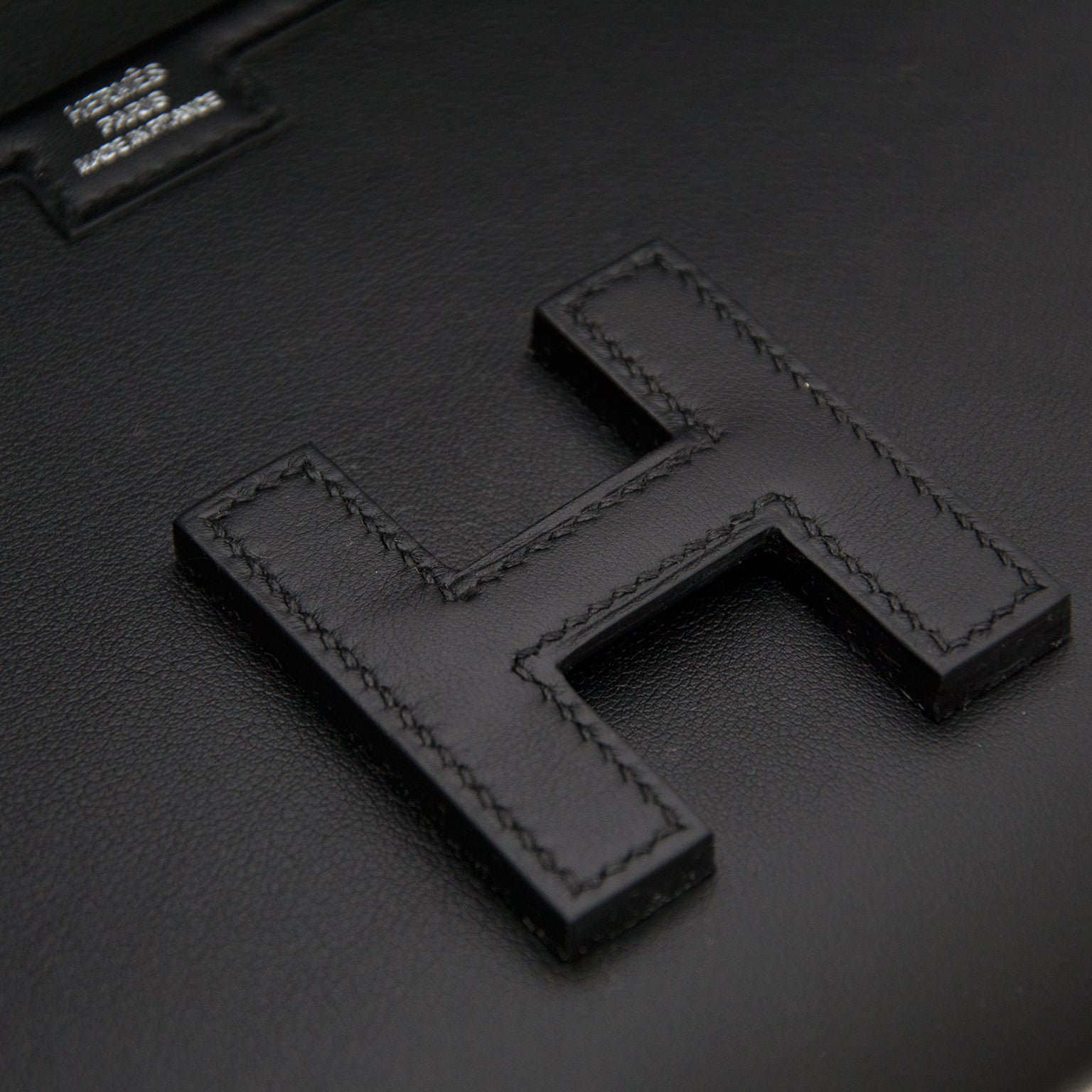 Koop en verkoop online uw designer handtassen tegen de beste prijs op labellov.com Hermes Jige Elan Clutch Black 29cm