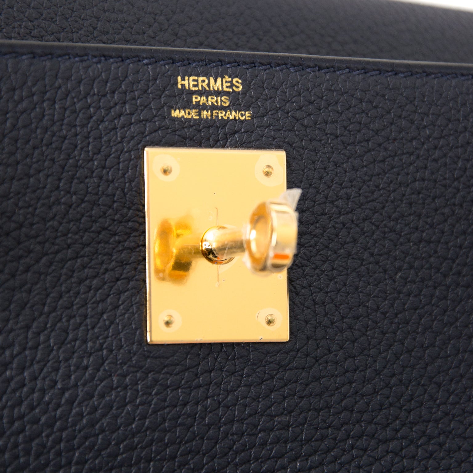Looking for an authentic BRAND NEW Hermes Kelly 28 Sellier Togo Bleu Nuit GHW? Koop en verkoop veilig bij Labellov