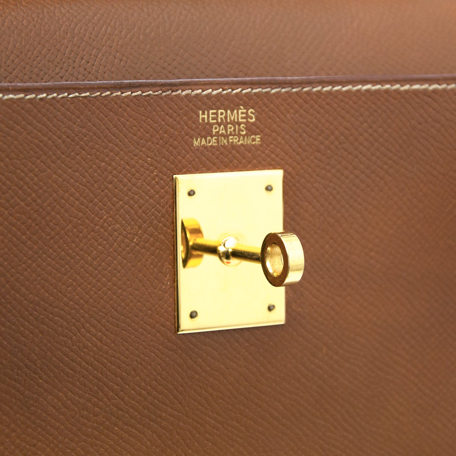 Tweedehands Hermes kelly gold 32 met riem nu online te koop op labellov.com.