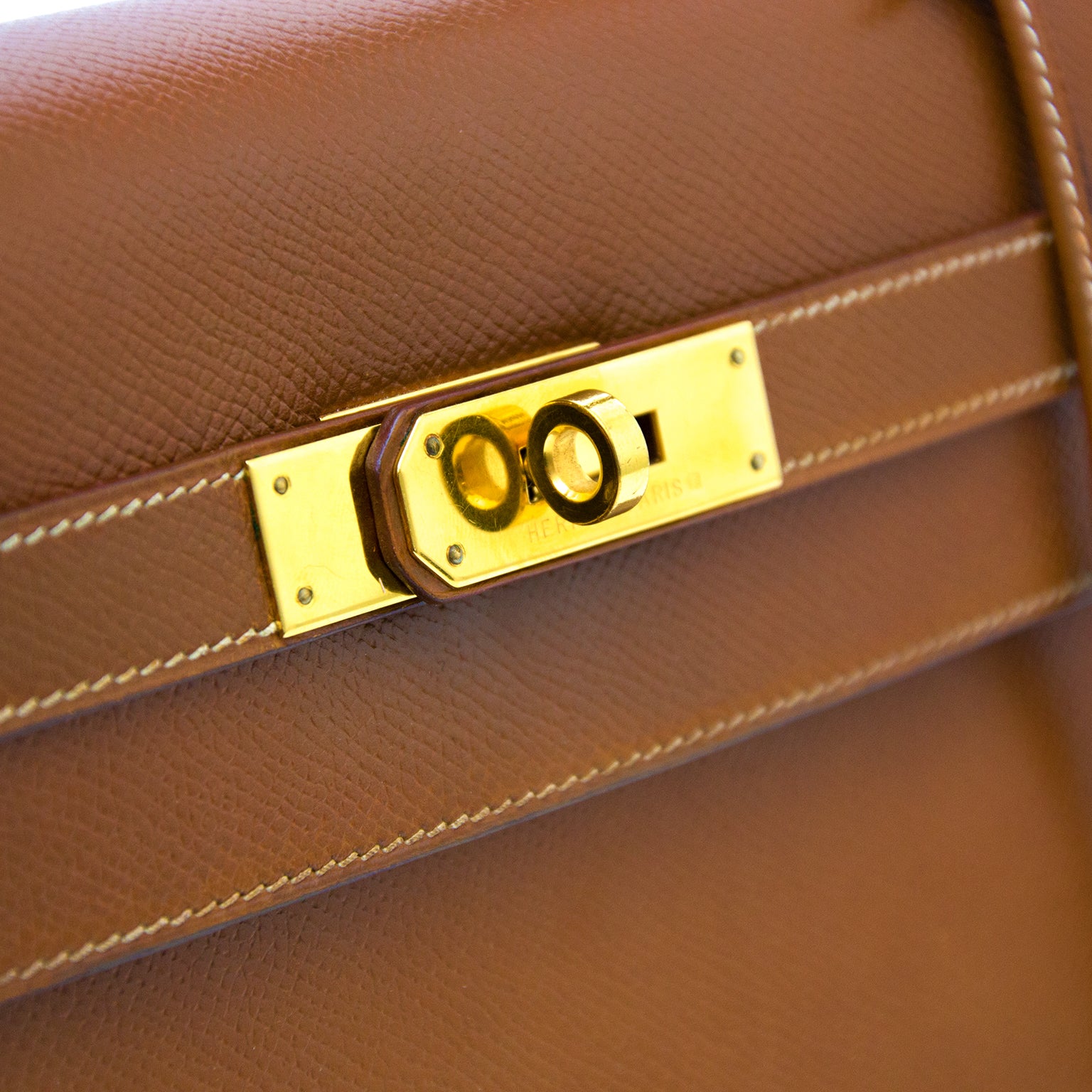 Koop en verkoop designer hermes kelly handtassen op labellov.com tegen de beste prijs