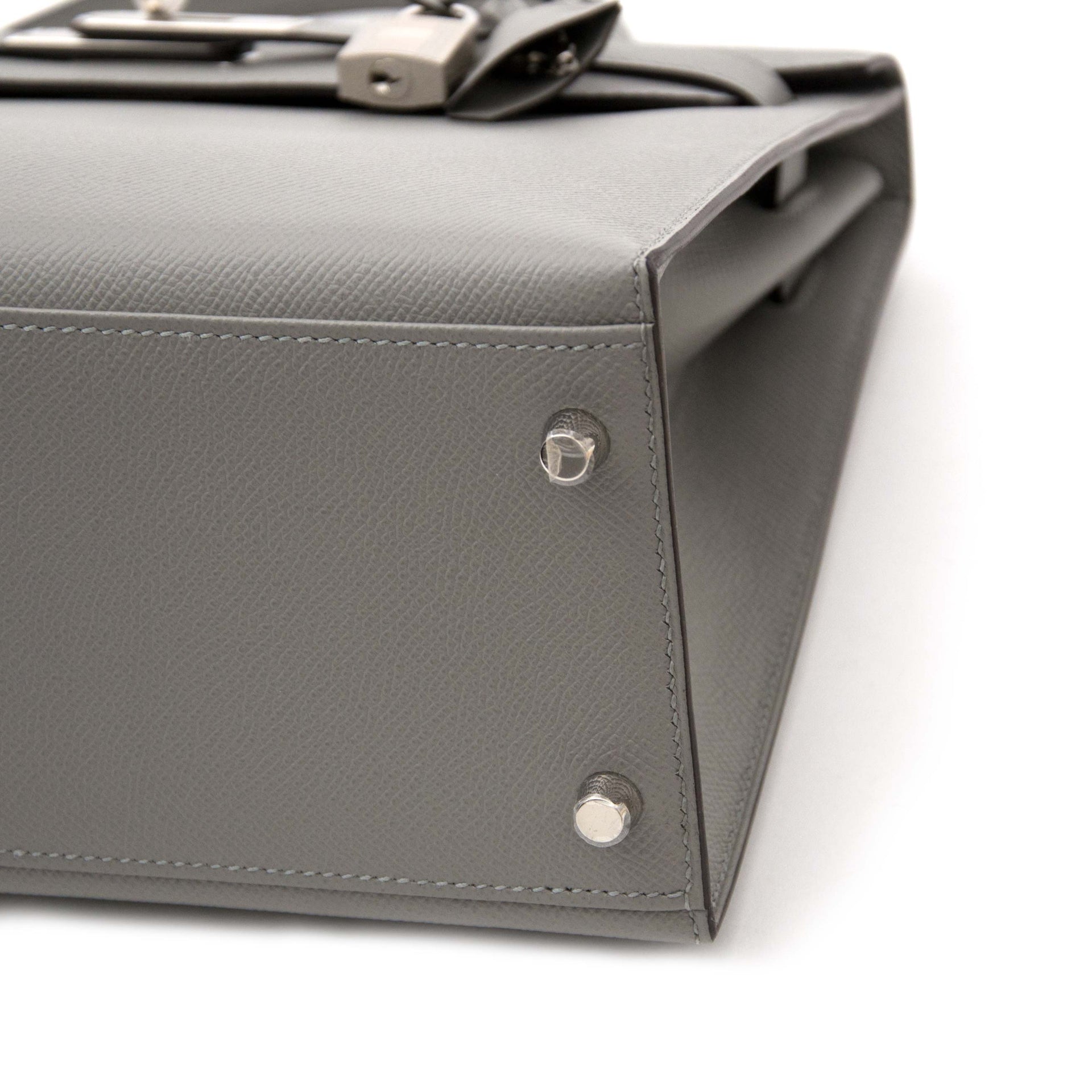 Hermès Kelly Sellier 32 Epsom Gris Mouette PHW te koop, veilig winkelen en wereldwijde verzending van designer items.