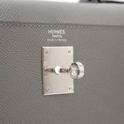 Op zoek naar de geschikte Hermès Kelly Sellier 32 Epsom Gris Mouette PHW, Labellov verkoopt deze online www.labellov.com of in de showroom. Authentieke tassen aan redelijke prijzen.