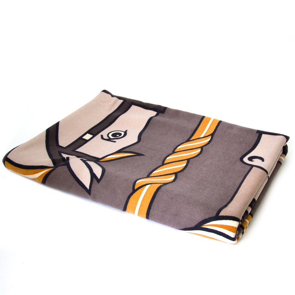 Vintage Hermès cashmere plaid for the best price at Labellov webshop. Safe and secure online shopping with 100% authenticity. Vintage Hermès cashmere plaid pour le meilleur prix.
