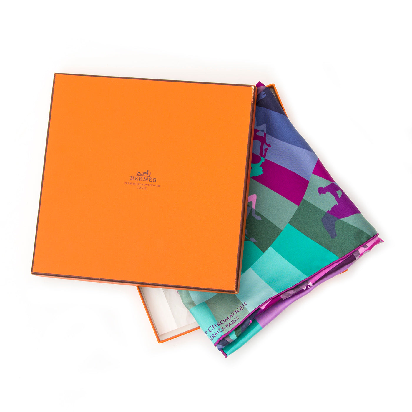 Buy authentic Hermès scarf at the right price at LabelLOV vintage webshop. Luxe, vintage, fashion. Safe and secure online shopping. Antwerp, Belgium.