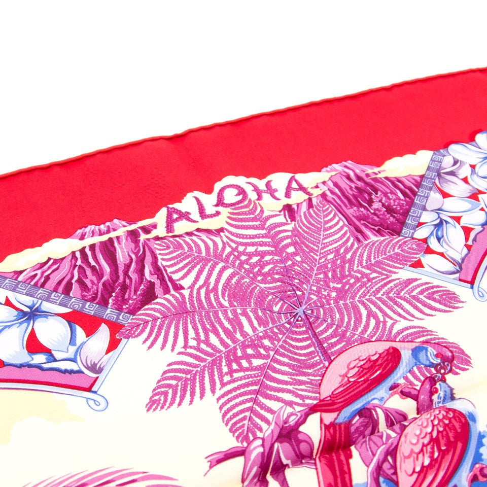 Buy Hermes scarf carré de soie aloha red tones 100% silk at the right price at LabelLOV vintage webshop. Luxe, vintage, fashion. Safe and secure online shopping. Antwerp, Belgium.