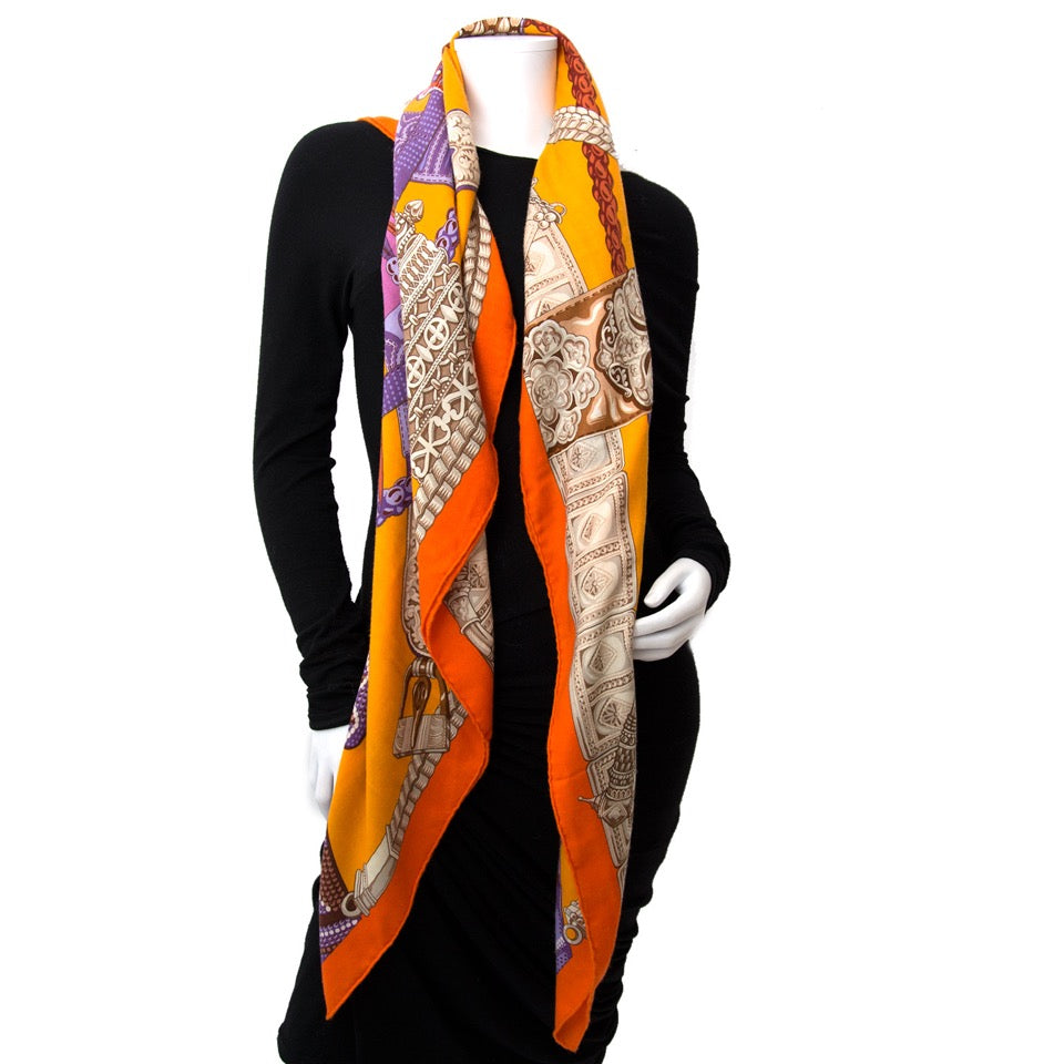 Op zoek naar een authentieke Hermès Cashmere Scarf 'Ceinture et Lions'?