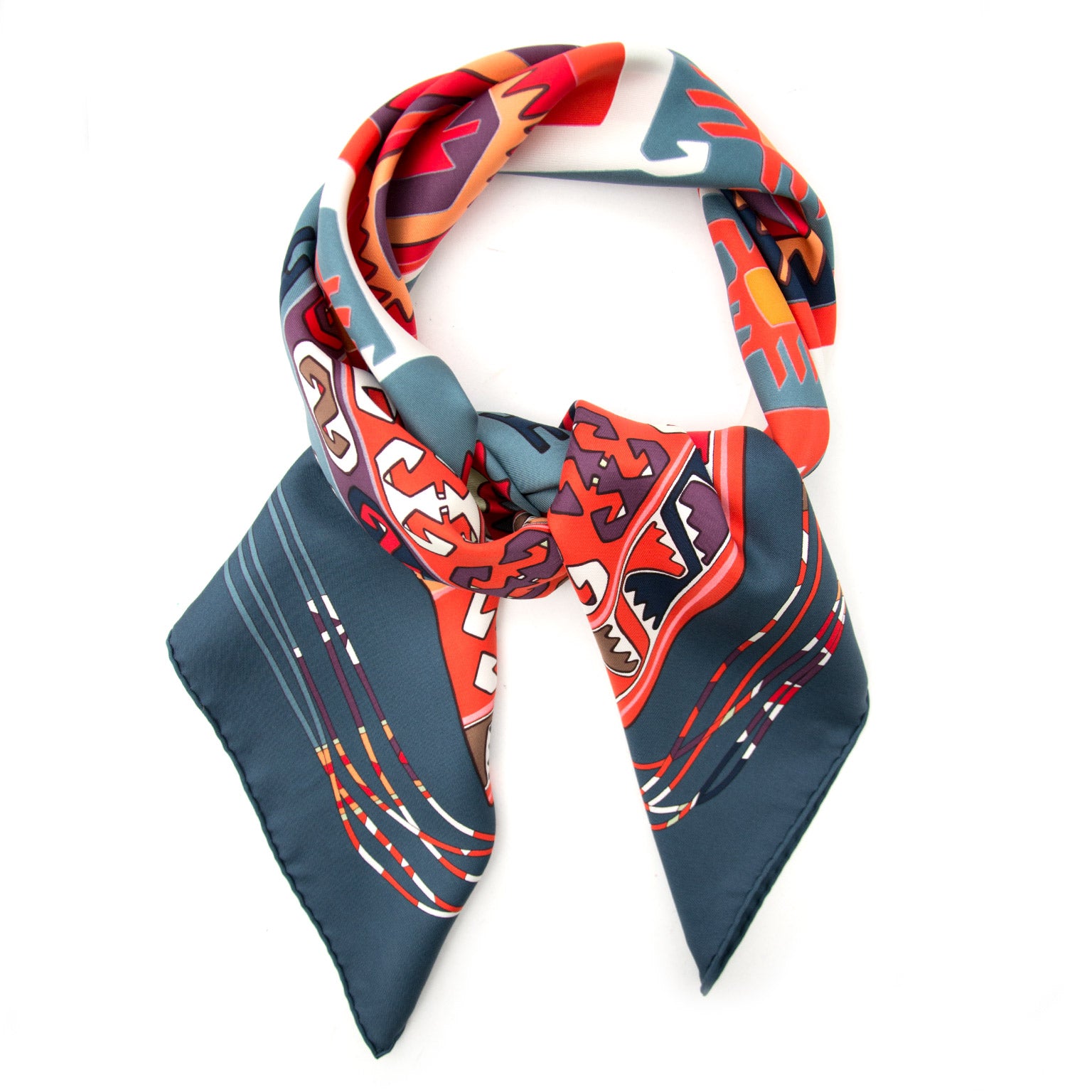 Vintage Hermès Kilim scarfs for the best price at Labellov webshop. Safe and secure online shopping with 100% authenticity. Vintage Hermès Kilim foulards pour le meilleur prix.