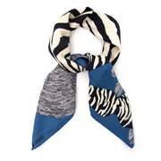Tweedehands hermes sjaal in zijde te koop bij Labellov Hermes Silk Scarf Foulard Carre 'zebra pegasus', Bord Brun