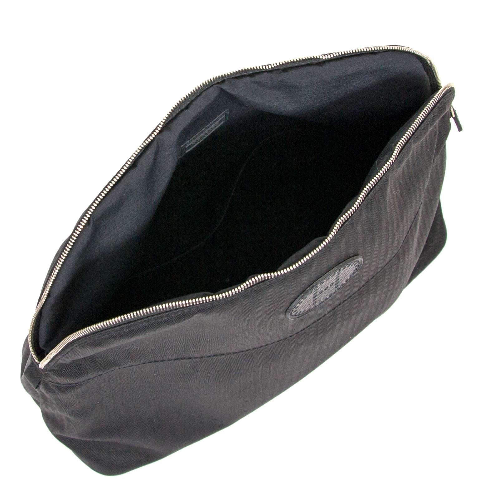 hermès black toiletry bag and towel now for sale at labellov vintage fashion webshop belgium
