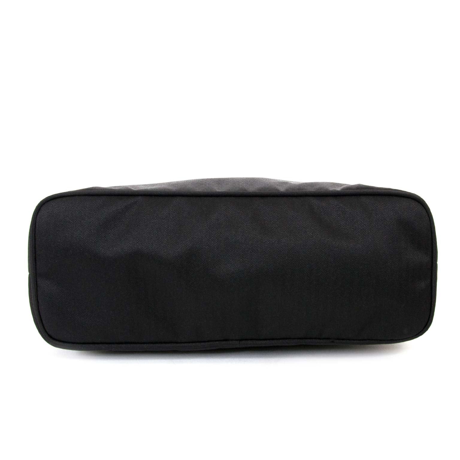 hermès black toiletry bag and towel now for sale at labellov vintage fashion webshop belgium