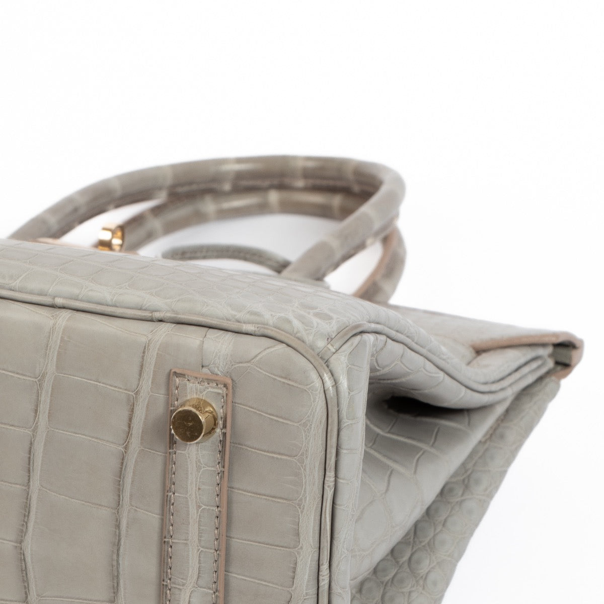 Shop safe online at Labellov at Labellov in Antwerp, Brussels and Knokke this 100% authentic second hand Hermès HSS Birkin 30 Gris Perle Alligator PBHW