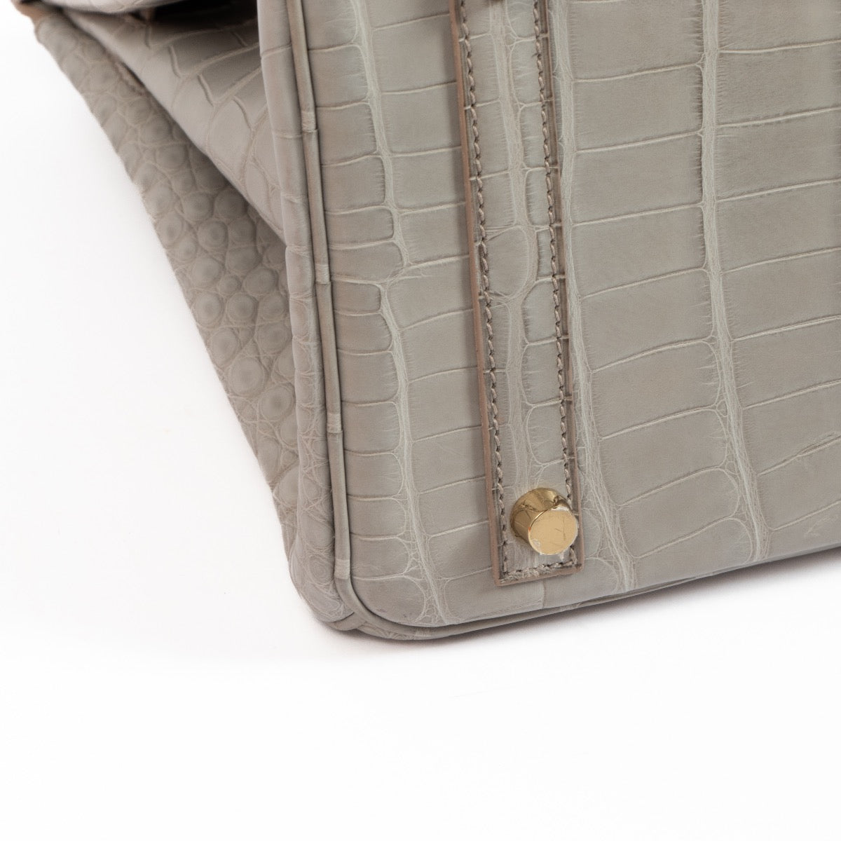 Shop safe online at Labellov at Labellov in Antwerp, Brussels and Knokke this 100% authentic second hand Hermès HSS Birkin 30 Gris Perle Alligator PBHW
